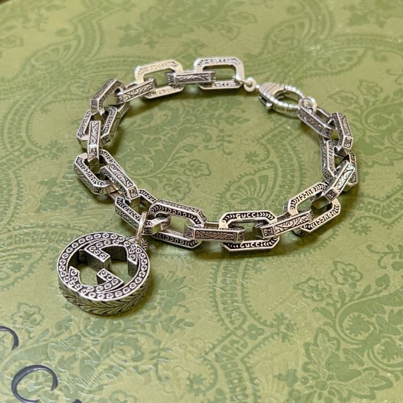 G*u*i bracelets